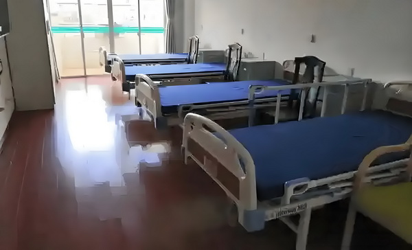 冷面将军俏千金：暮雨倾尘